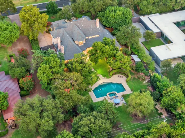 11407 W Ricks Cir, Dallas, TX 75230