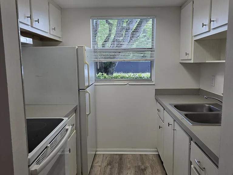 640 SE 2nd Ave #111 — Photo 5