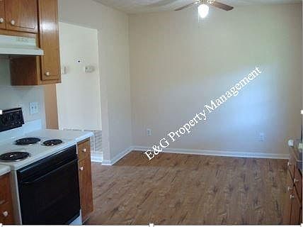 Kitchen & Eating area