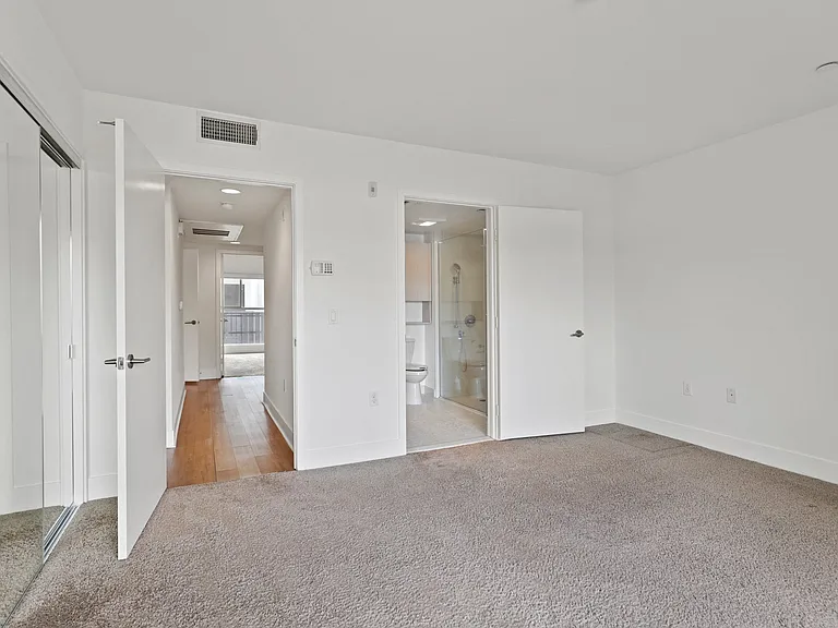 Bedroom with a Bathroom