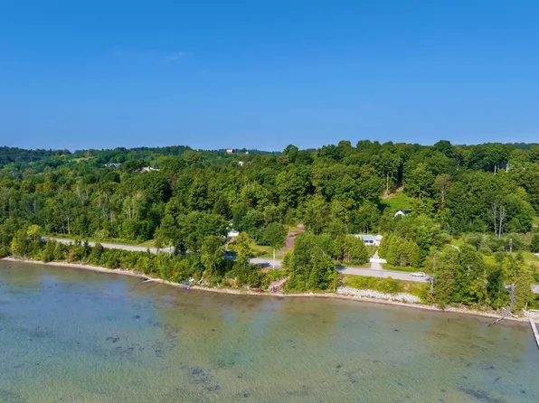 4800 S West Bay Shore Dr, Suttons Bay, MI 49682