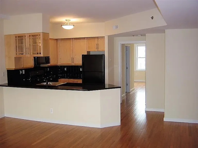 225 Grand St #2A — Photo 4