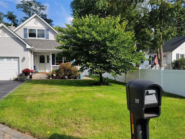 217 Long Island Avenue, Holtsville, NY 11742