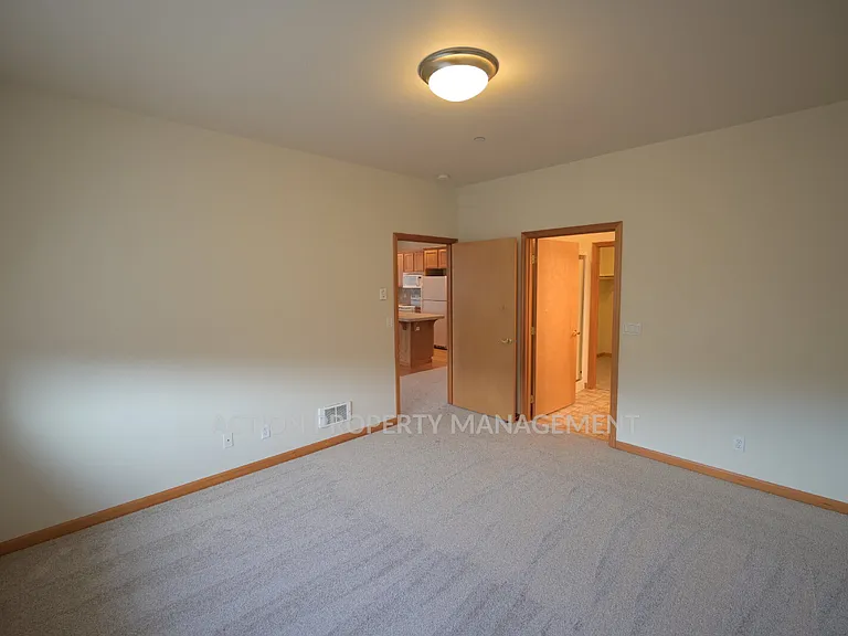 812 E Washington Pl — Photo 16