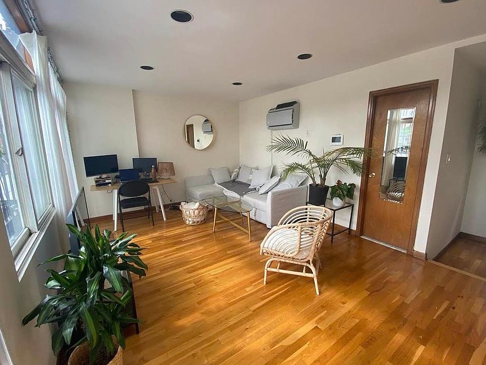 1st image of 45 W 76th St APT 4A