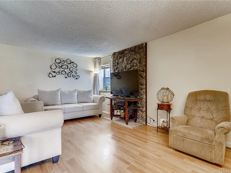 6420 S Dayton St #J2 — Photo 4