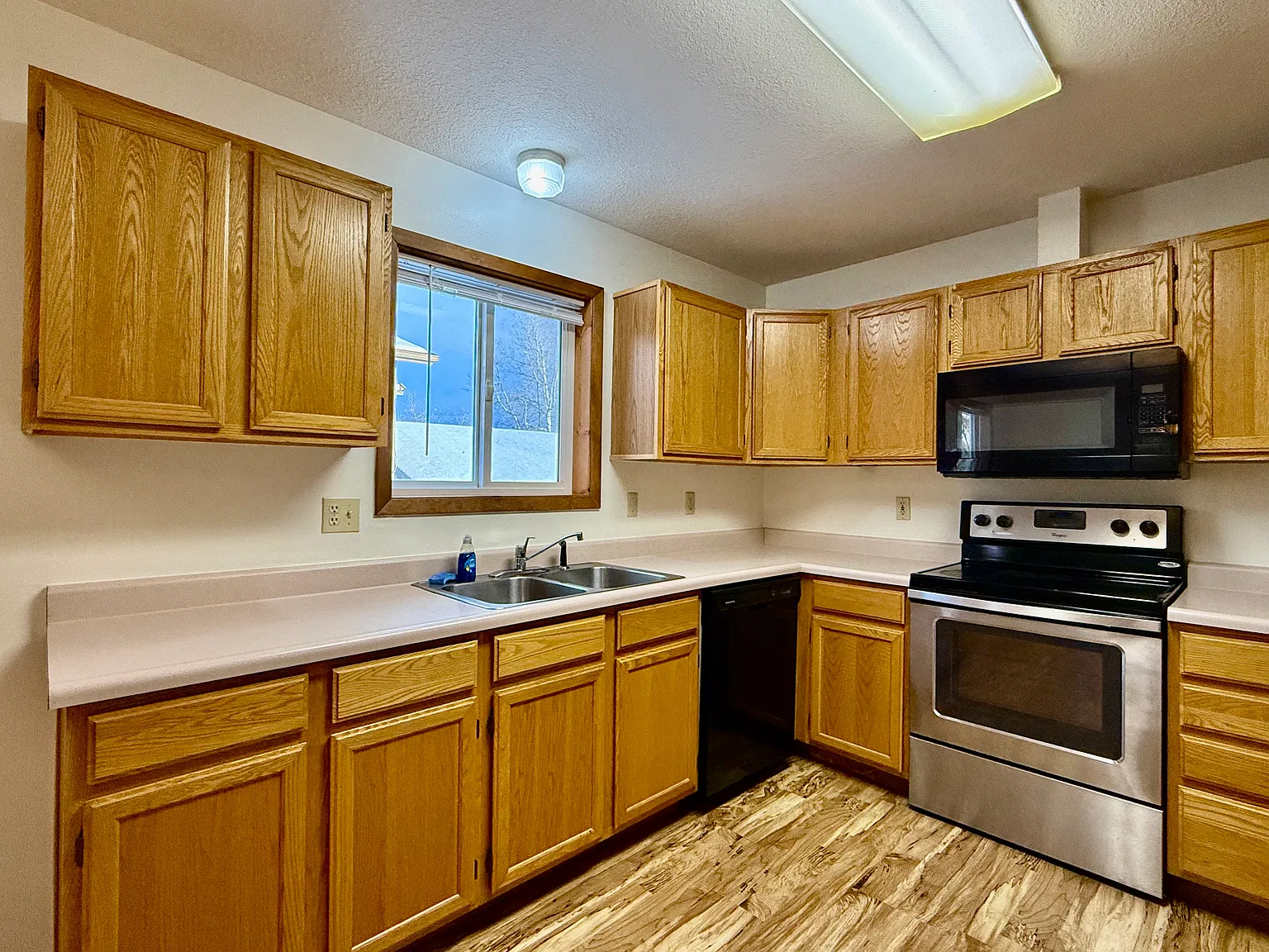 2 bed, 1.5 bath, 1050 sqft, $1,850 — Photo 4