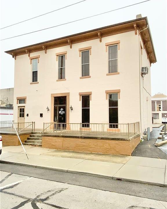 1st image of 121 W 3rd St
