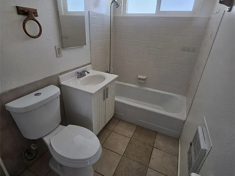 6445 Palm View Ave — Photo 2