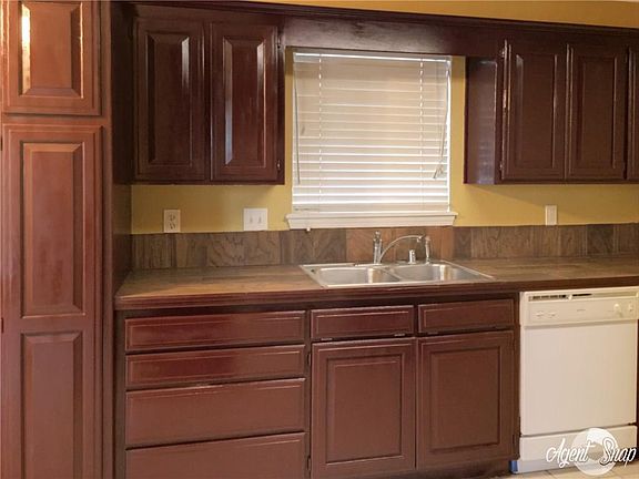 3rd image of 1303 E Kara Ln