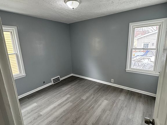 3rd image of 24324 New York St