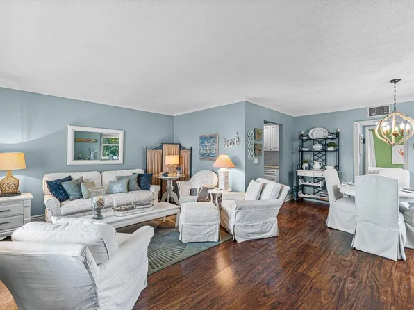 800 Horizons W #208, Boynton Beach, FL 33435