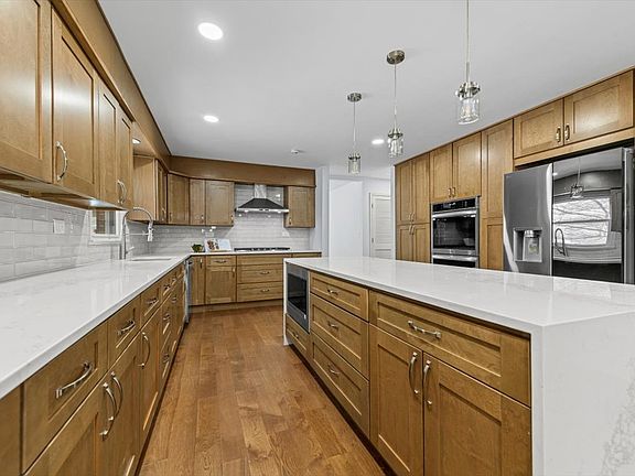 5th image of 2527 Checker Rd