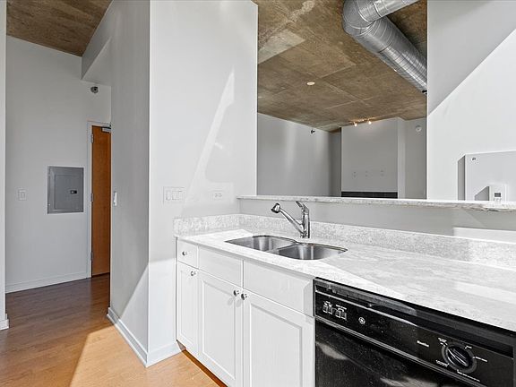 5th image of 700 N Larrabee St APT 210