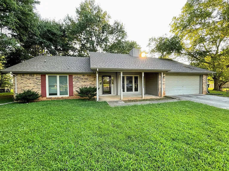 104 Shaverlee Ct — Photo 1