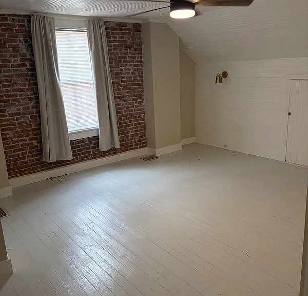 410 S 2nd St — Photo 10