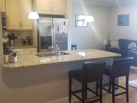 2nd image of 2352 W Byron St Unit 201