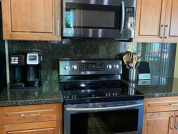 3rd image of 4908 Papaya Dr