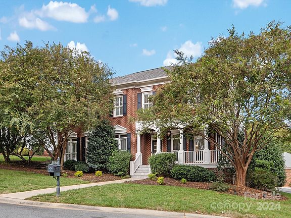 2nd image of 654 Vendue Pl
