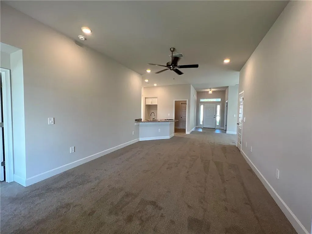 3 bed, 2.0 bath, 1765 sqft, $2,500 — Photo 2