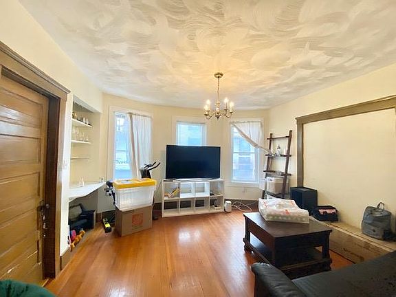 3rd image of 5 S Waverly St