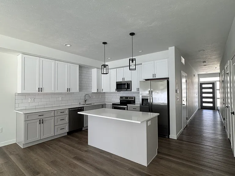 1010 S Julia St — Photo 1