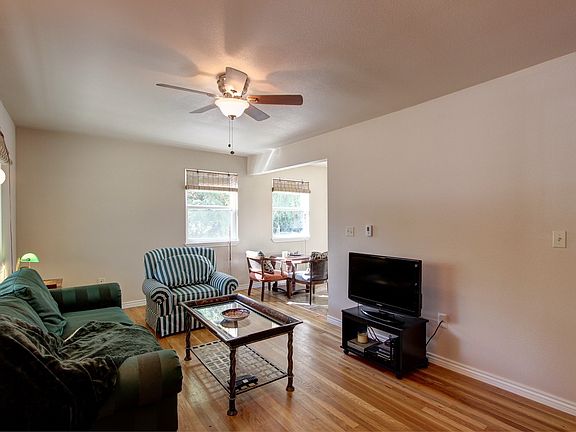 3rd image of 2631 S Hooker St