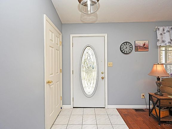 5th image of 123 Aaron Dr