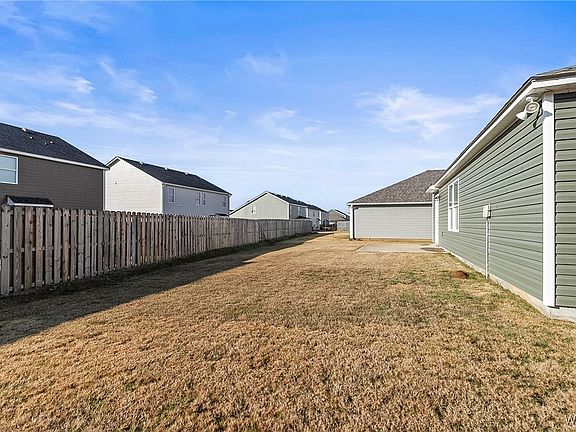 4th image of 7219 Dowery Dell Way