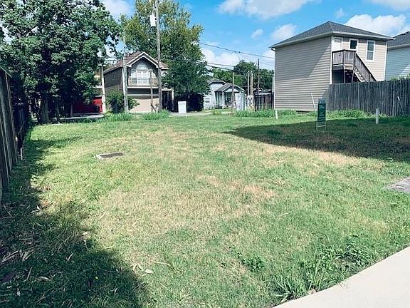 Alternate view of lot. Quietly located near the intersection of Heights Market Trail bike path & jogging trail on Nicholson street- no through traffic makes for a peaceful street.