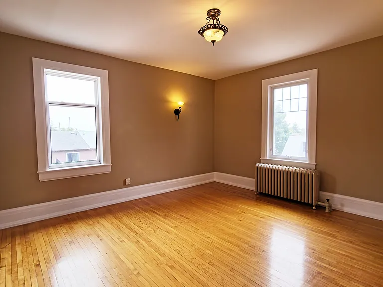 1110 Simcoe St S #2 — Photo 10