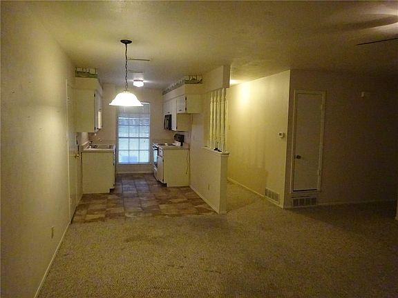 3rd image of 338 Linkview Dr