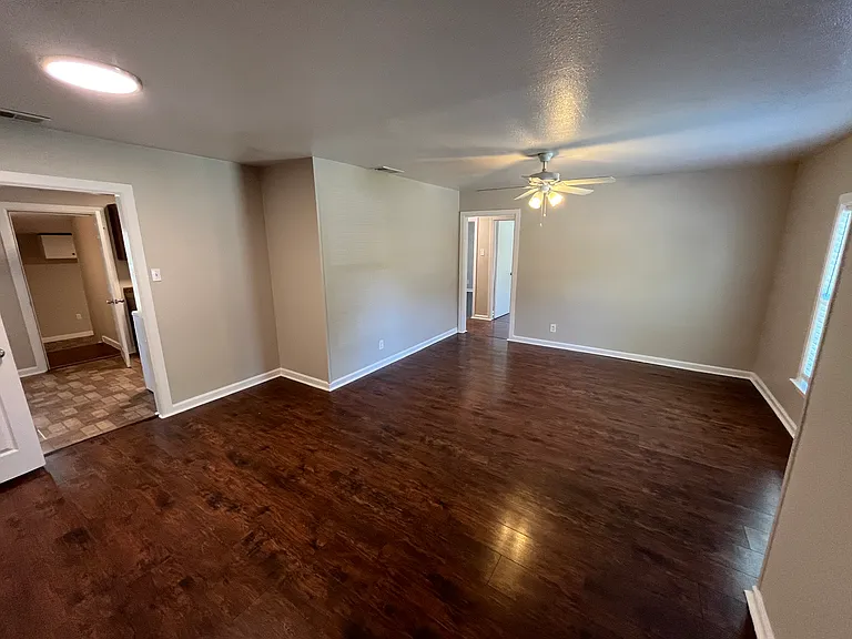 11302 Stallcup Dr — Photo 4