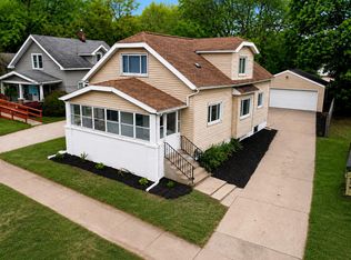 819 Harding St NW, Grand Rapids, MI 49544