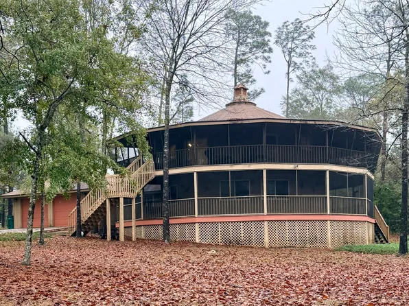 3048 Joyce Dr, Marianna, FL 32446