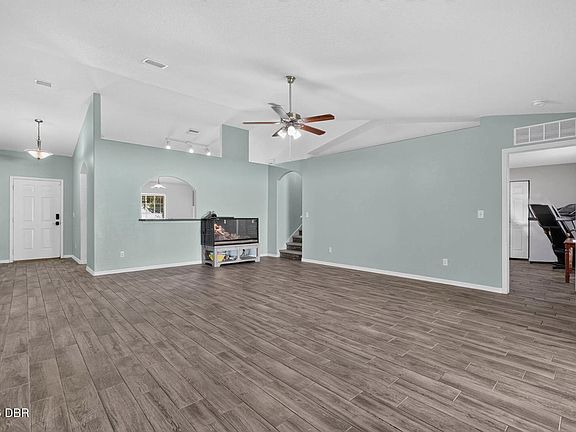 2nd image of 18 Wheeling Ln