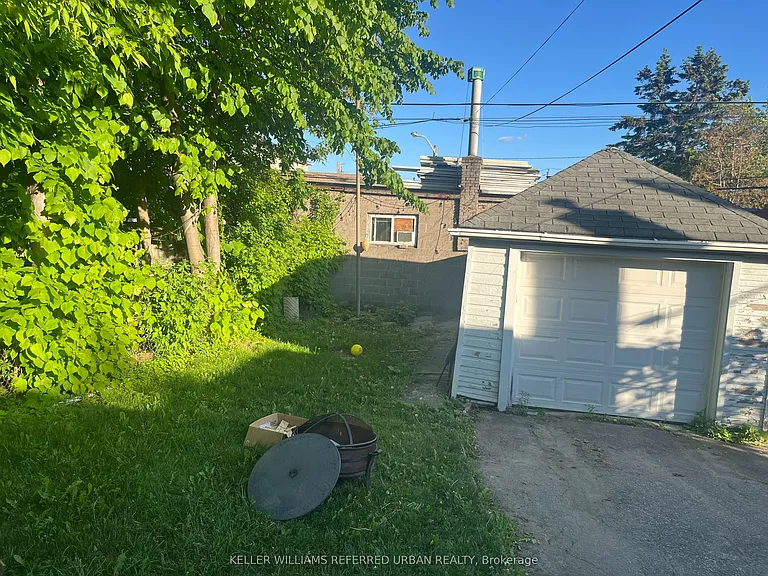 111 Clovelly Ave #MAIN FLOOR — Photo 11