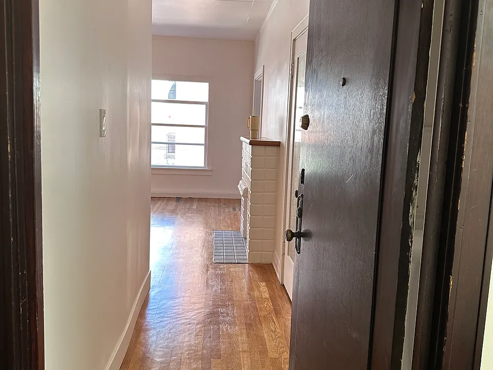 2121 James M Wood Blvd #403