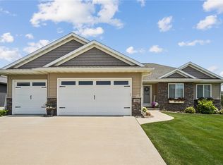 1202 Cedar Springs Dr, Marion, IA 52302