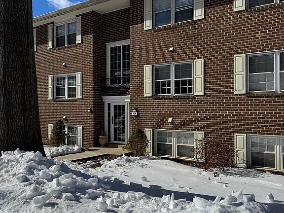 2nd image of 206 Crocker Dr
