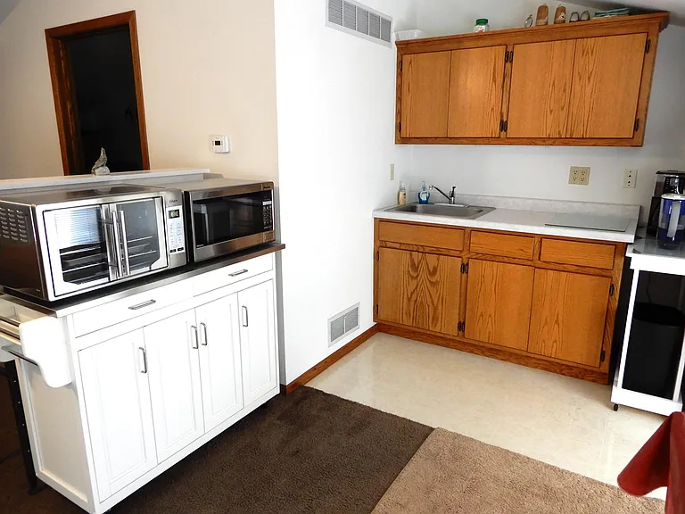 2319 Patricia Ln — Photo 3