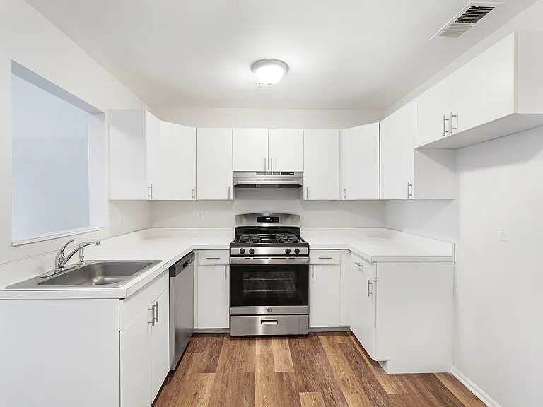 701 Tallwood Ln — Photo 6