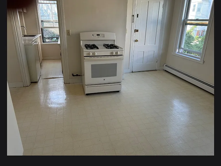 241 Washington St — Photo 6