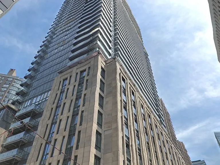 955 Bay St #403 — Photo 2