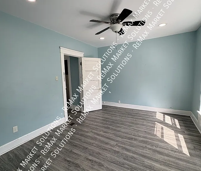 1130 E 111th St — Photo 9