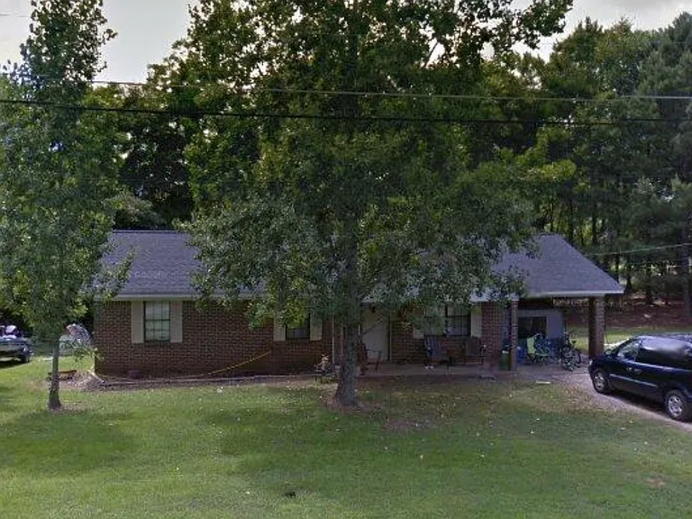 102 Kenwood Dr — Photo 1