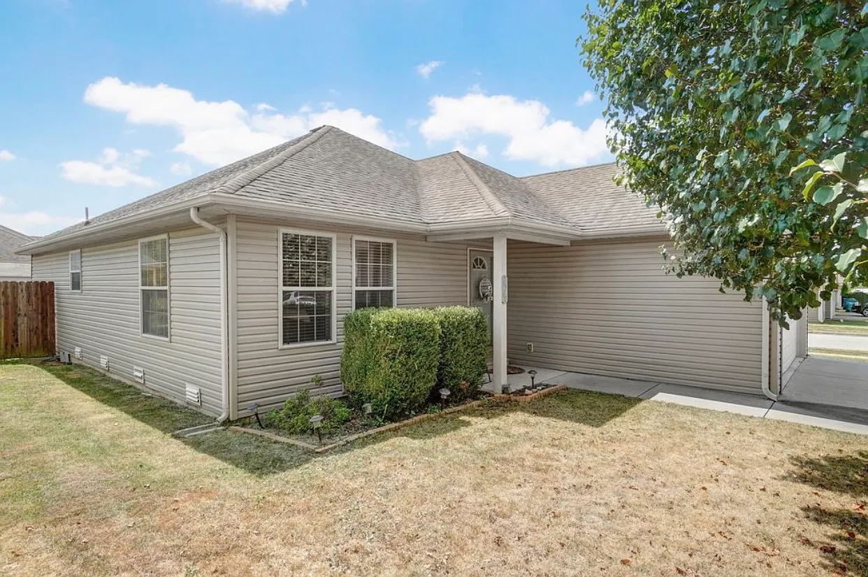 3 bed, 1480 sqft, $1,700 — Photo 3