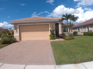 20621 Chestnut Ridge Dr, North Fort Myers, FL 33917