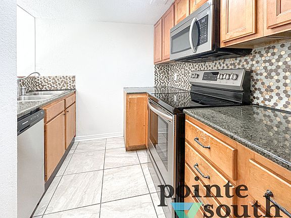 5th image of 2119 Langley Ave