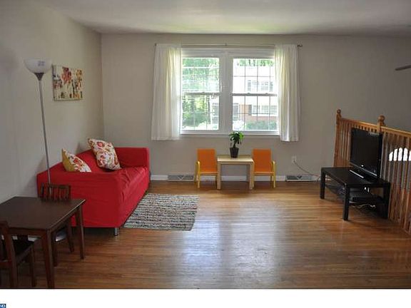 3rd image of 924 Kenilworth Ave